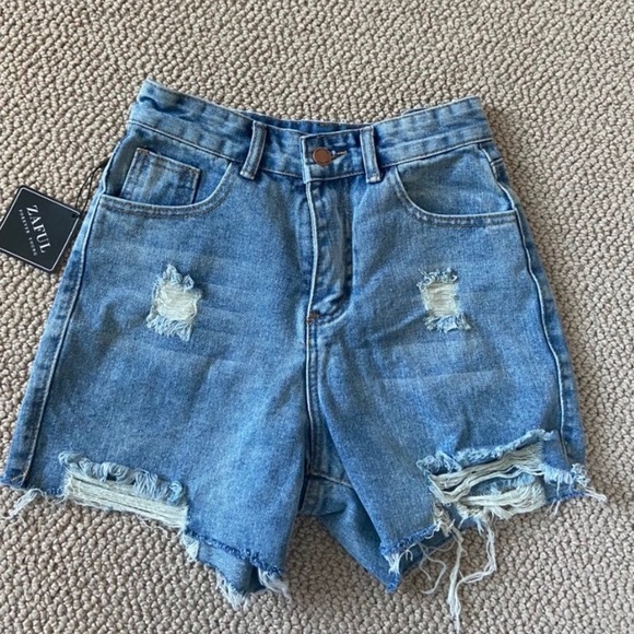 🐚🌊 Zaful Ripped Jean Shorts 🐚🌊 - Picture 3 of 4